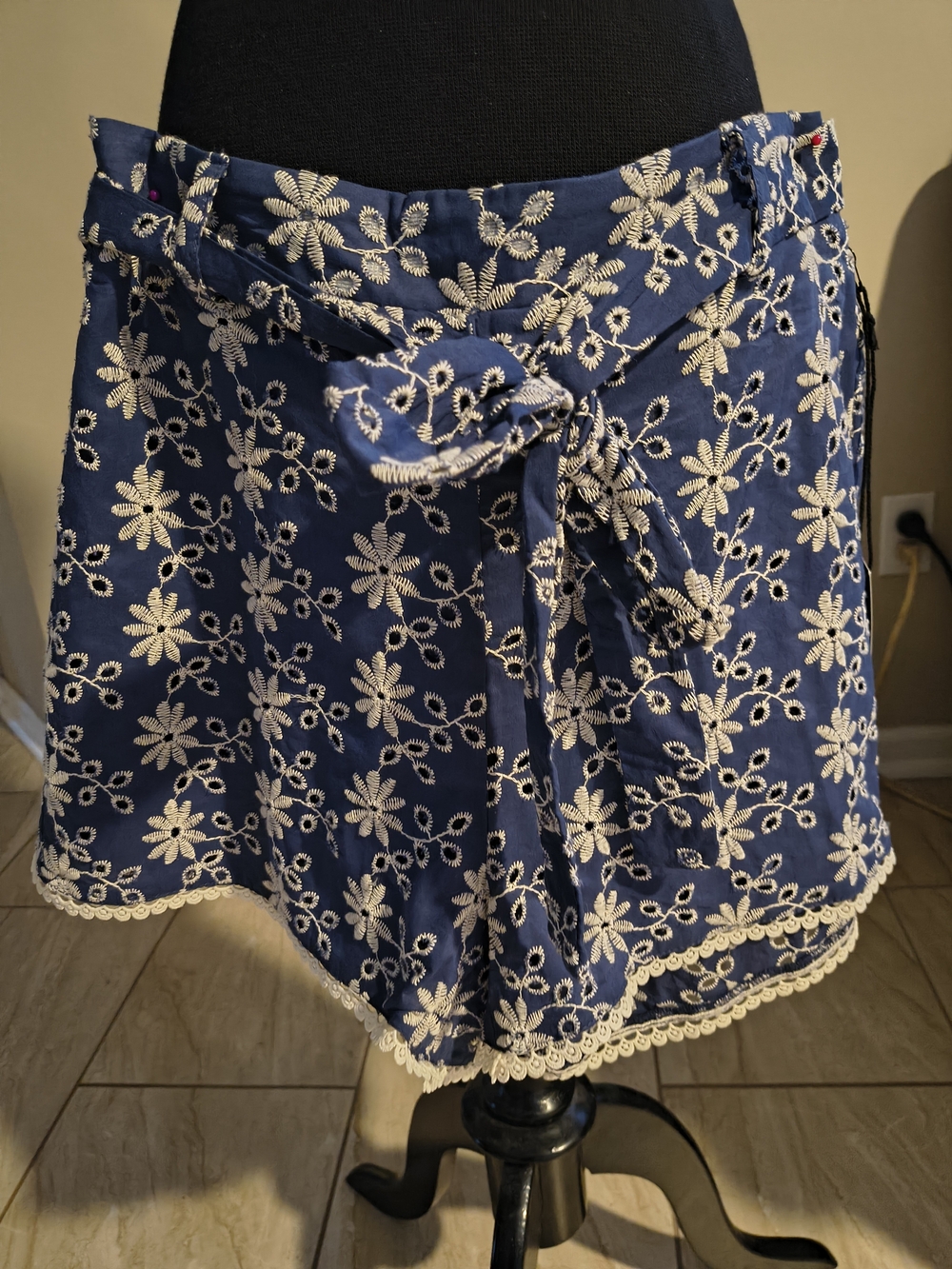 Alice Blue Blue Floral Eyelet Two-Piece Shorts Set - Picture 3 of 6